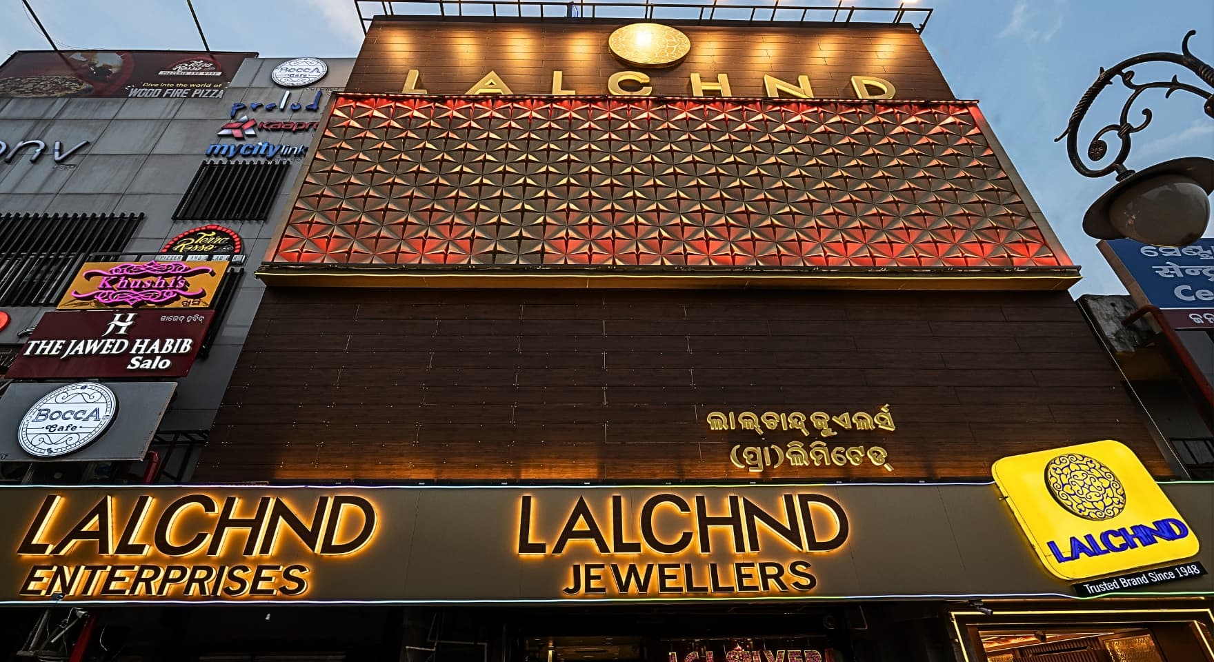 ACP-sheet-application-in-jewellery-showroom